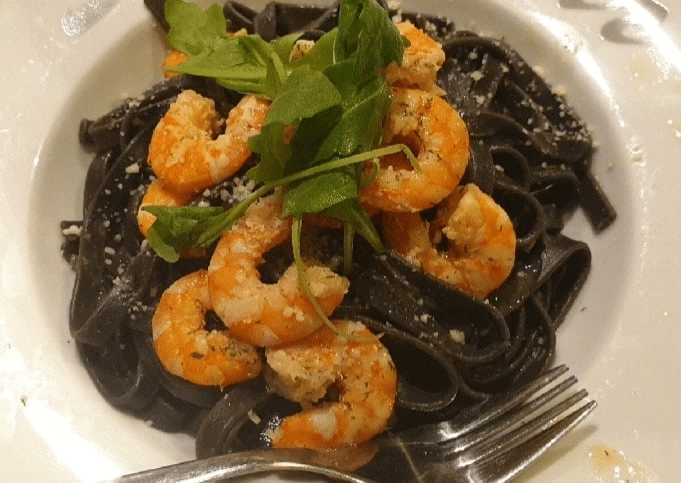 Tagliatelles à l’Encre de Seiche Aux Scampis