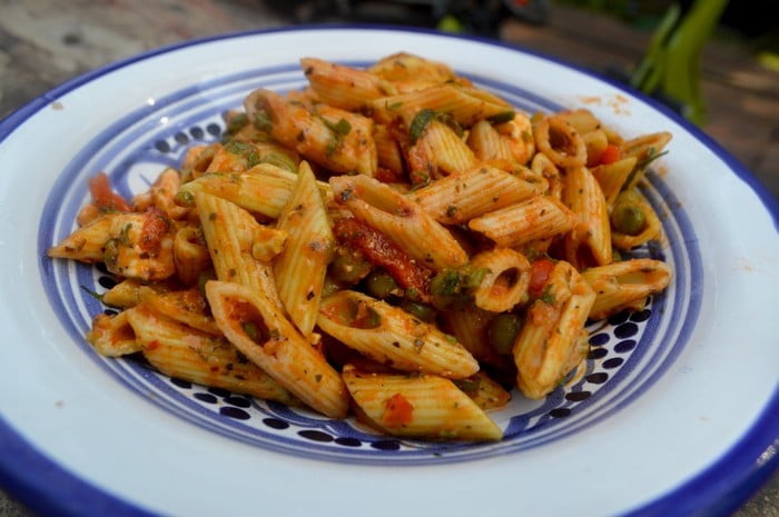 Salade de pâtes Froide Au Pesto Rouge