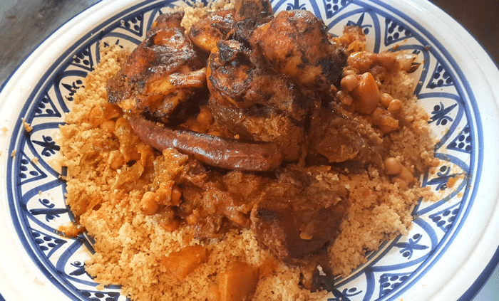 Couscous Royal Maghrébin À l’Occidentale (Poulet, Agneau, Merguez…)