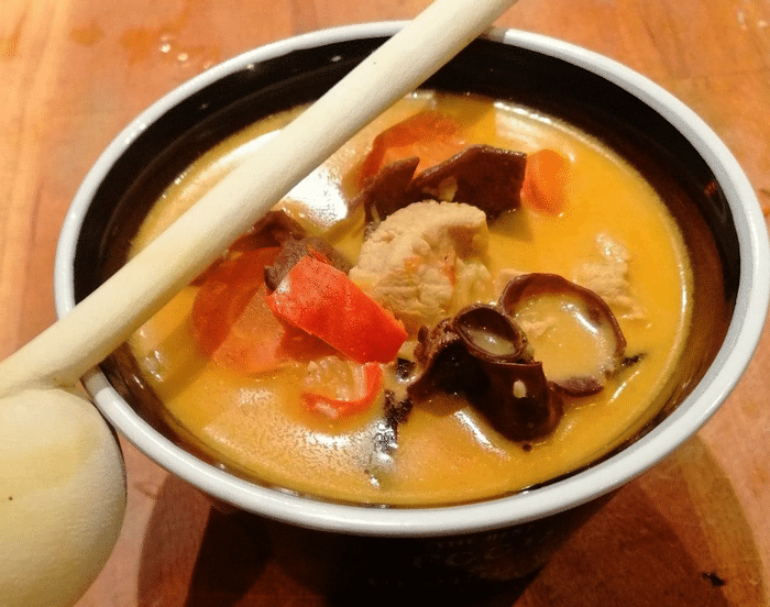 Soupe Thaie Au Poulet, Lait de Coco et Champignons Désydrhatés