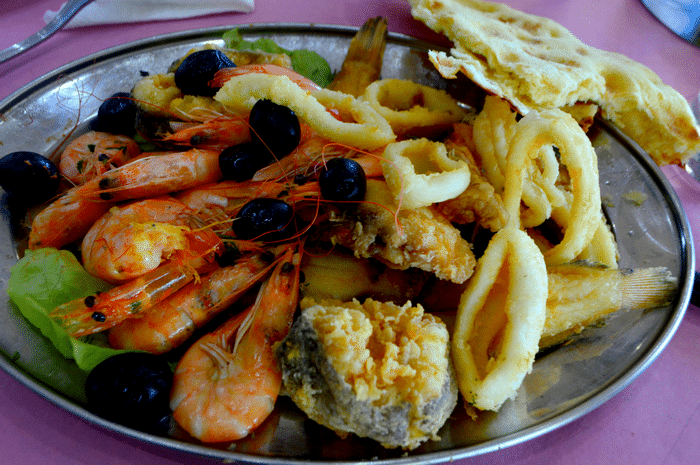 Plat De  Friture De Poissons Idéal pour l’Été