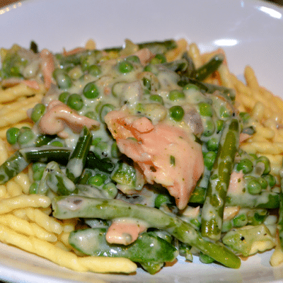 pâtes au saumon et legumes verts